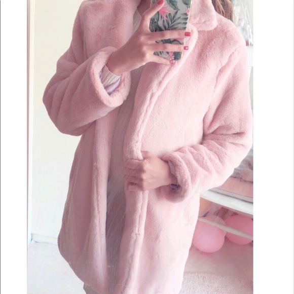 ✨Baby Pink Plush Faux Fur Coat✨ - Picture 2 of 8